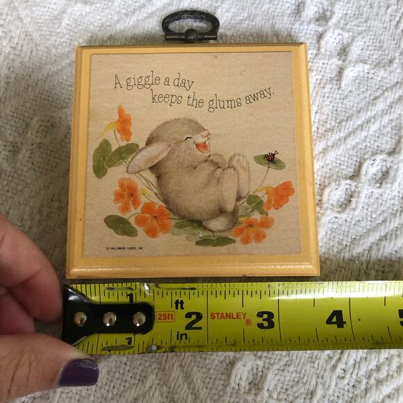 A Giggle A Day Keeps the Glums Away Vintage Hallmark Miniature Wall Hanging 3.5β - Picture 4 of 7